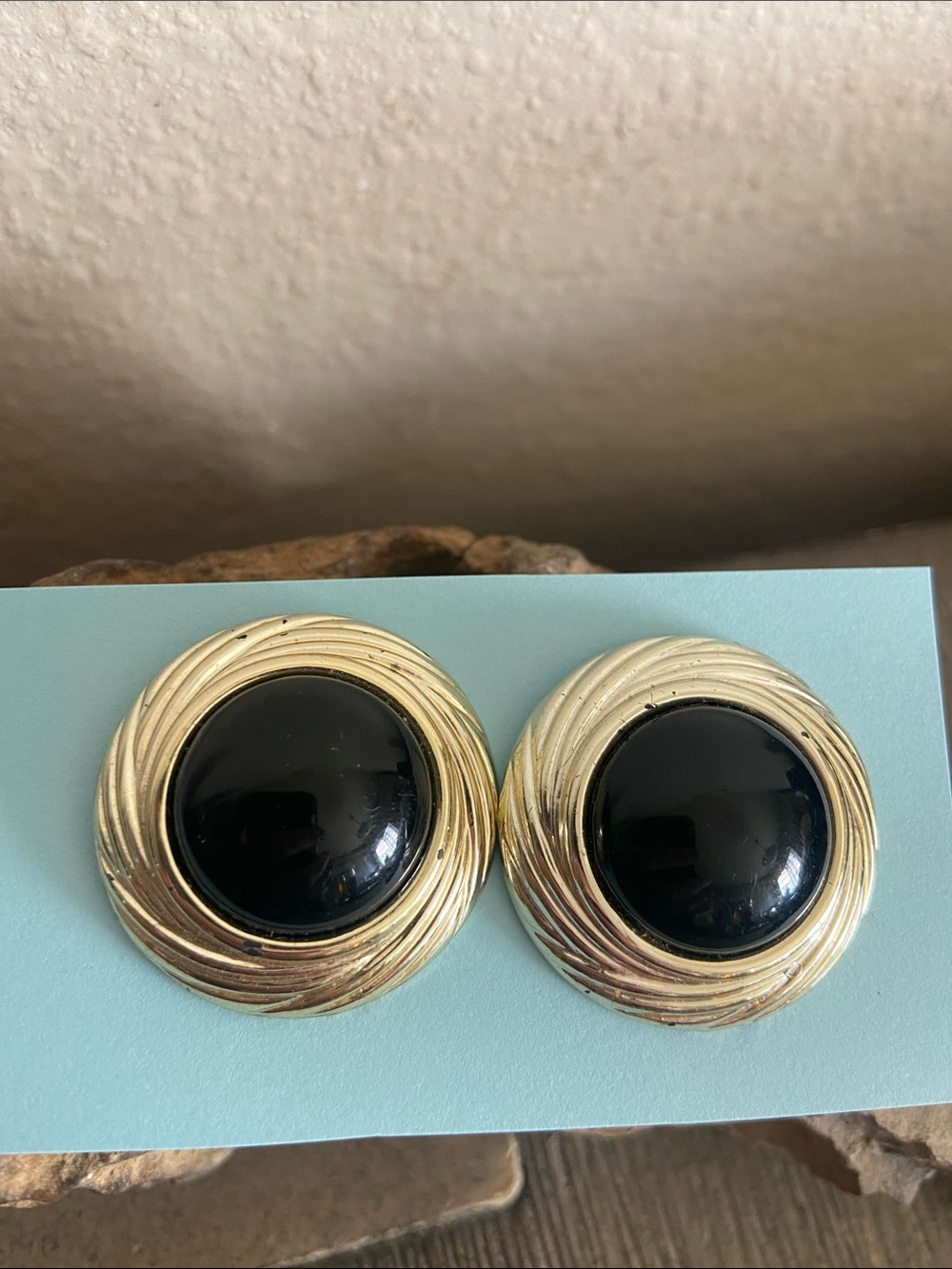 5/$10❤️❤️❤️VTG Gold-Tone & Black Acrylic Cabochon Stud Earrings